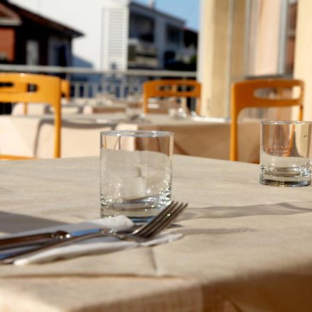 Hotel Alfa Anche In All Inclusive Римини Екстериор снимка