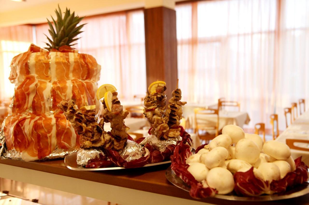 Hotel Alfa Anche In All Inclusive Римини Екстериор снимка