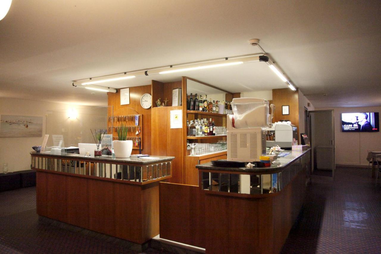 Hotel Alfa Anche In All Inclusive Римини Екстериор снимка