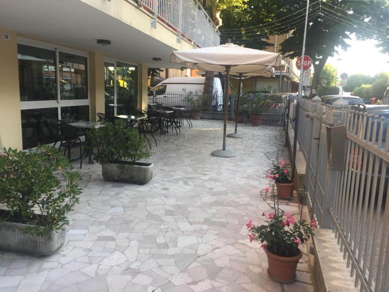 Hotel Alfa Anche In All Inclusive Римини Екстериор снимка